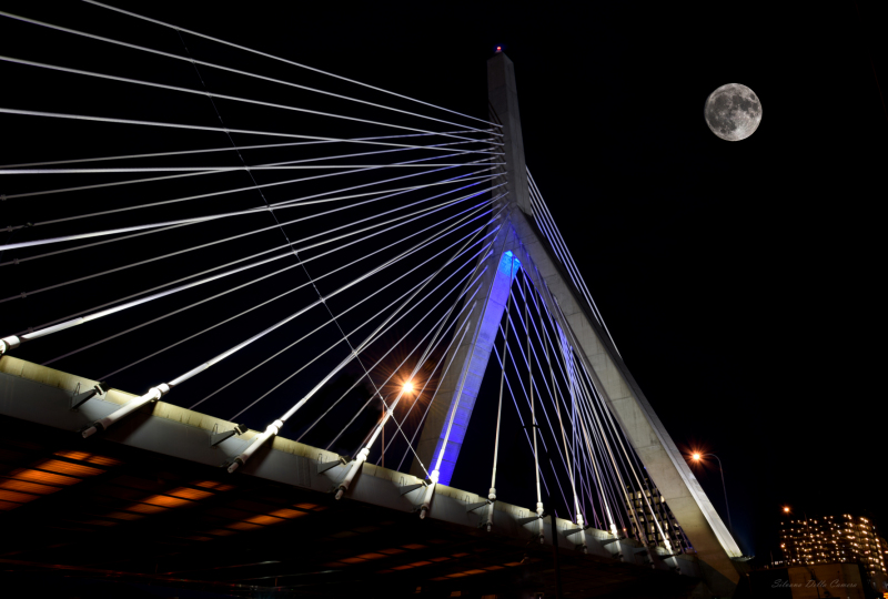 Super-Moon-over-Zakim Super-Moon-over-Zakim